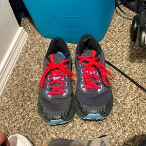 Worn Brooks Divide shoes: still has life